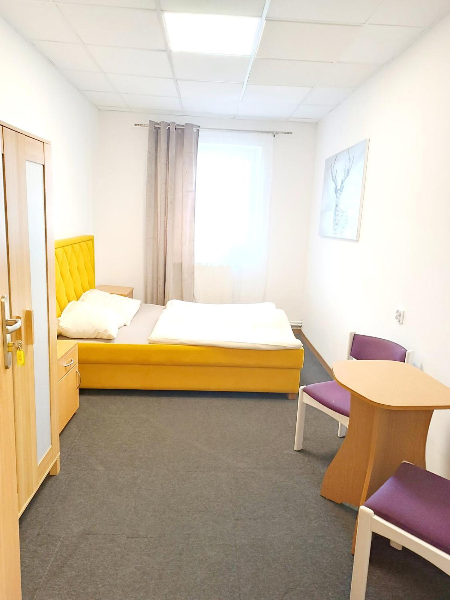 Hostel Krosnienska 12 Zielona Góra Exteriör bild