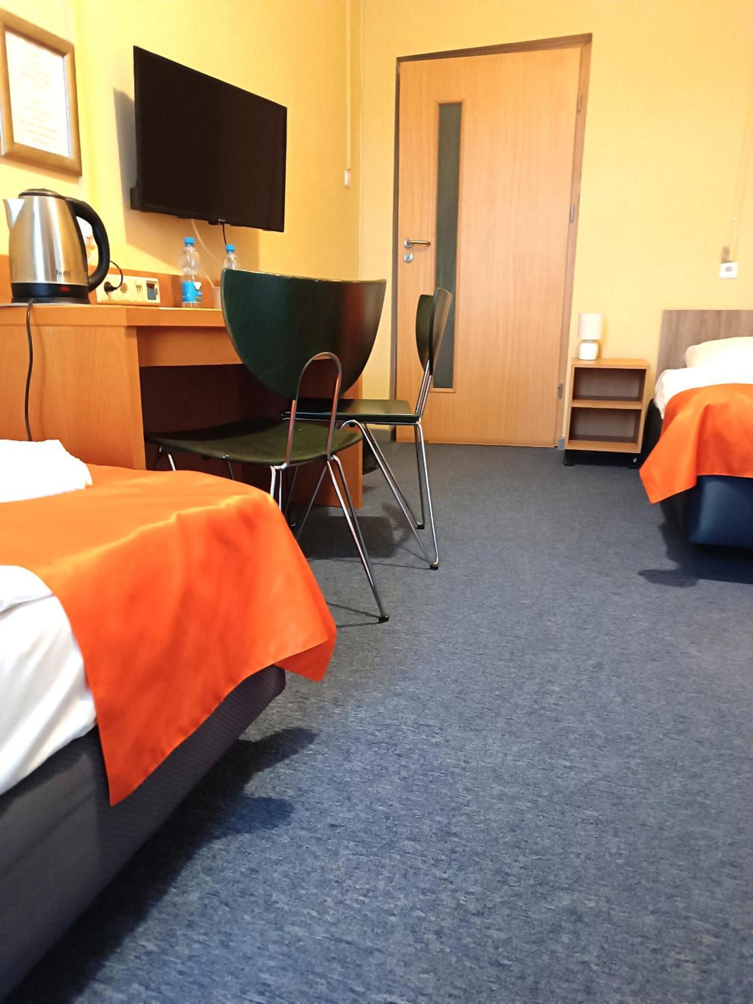 Hostel Krosnienska 12 Zielona Góra Exteriör bild