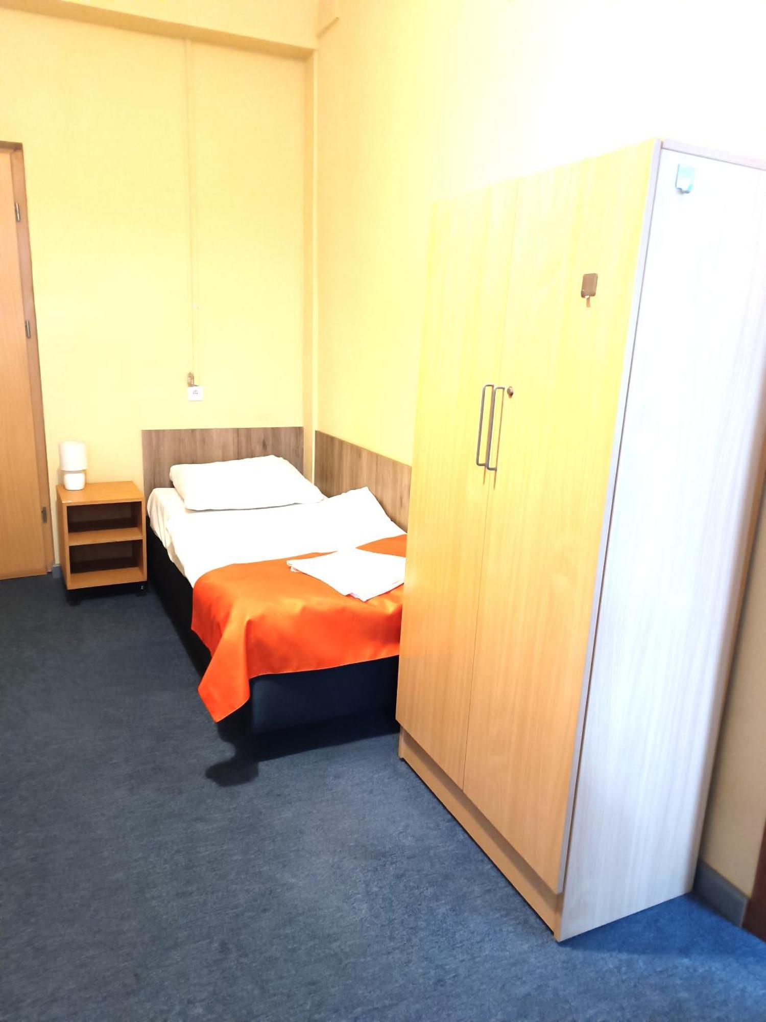 Hostel Krosnienska 12 Zielona Góra Exteriör bild