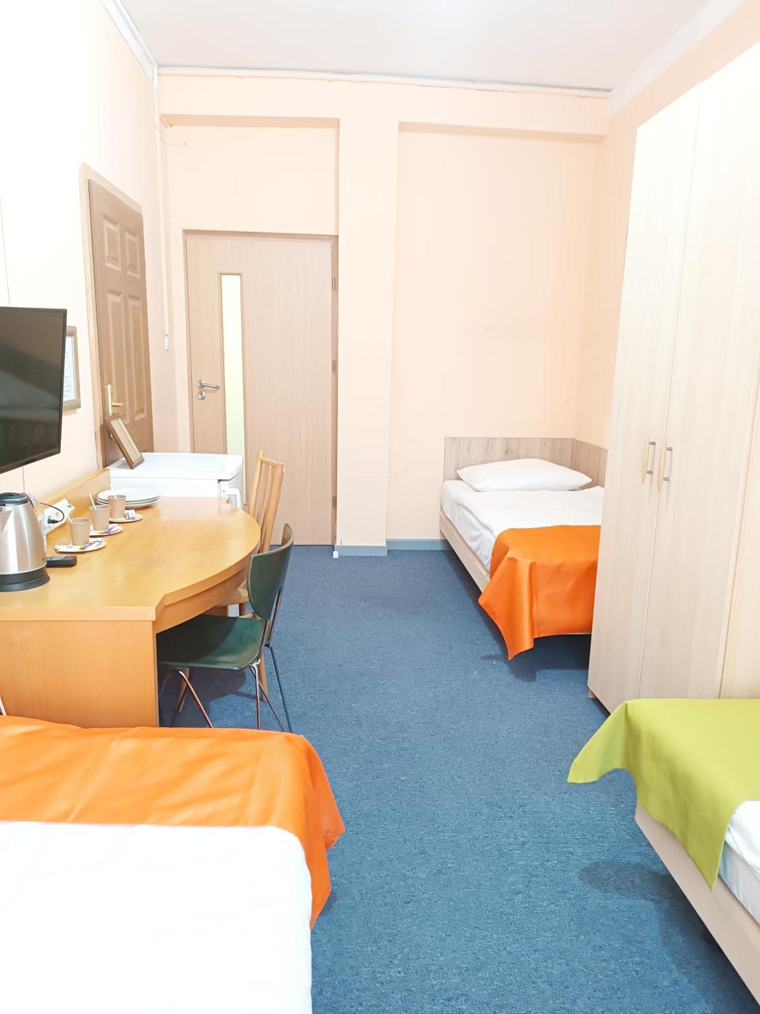Hostel Krosnienska 12 Zielona Góra Exteriör bild