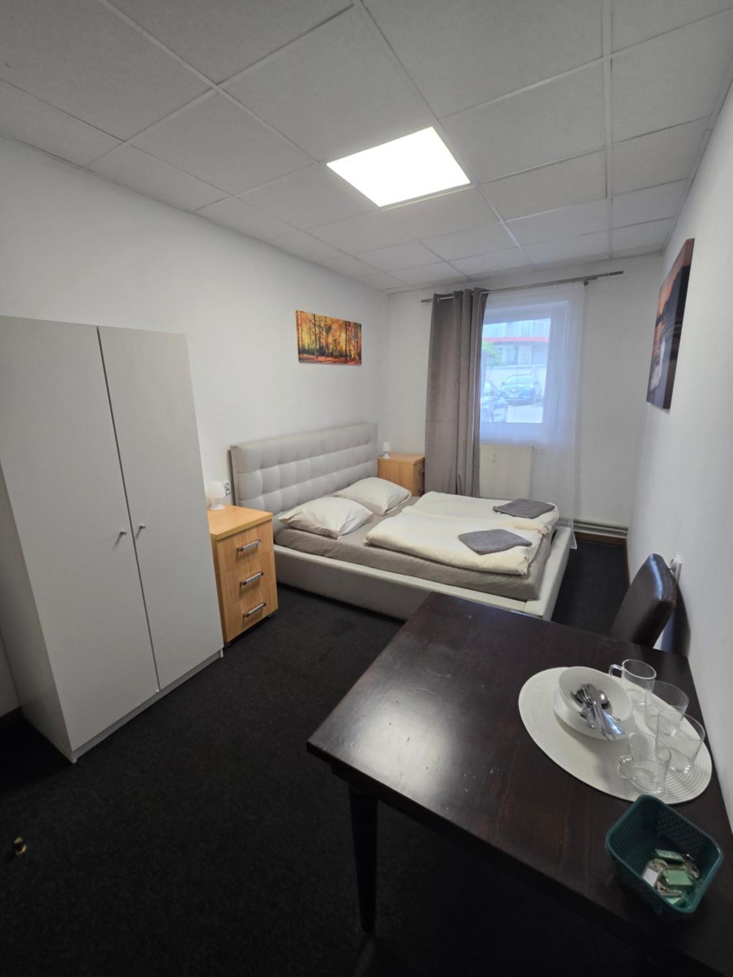 Hostel Krosnienska 12 Zielona Góra Exteriör bild